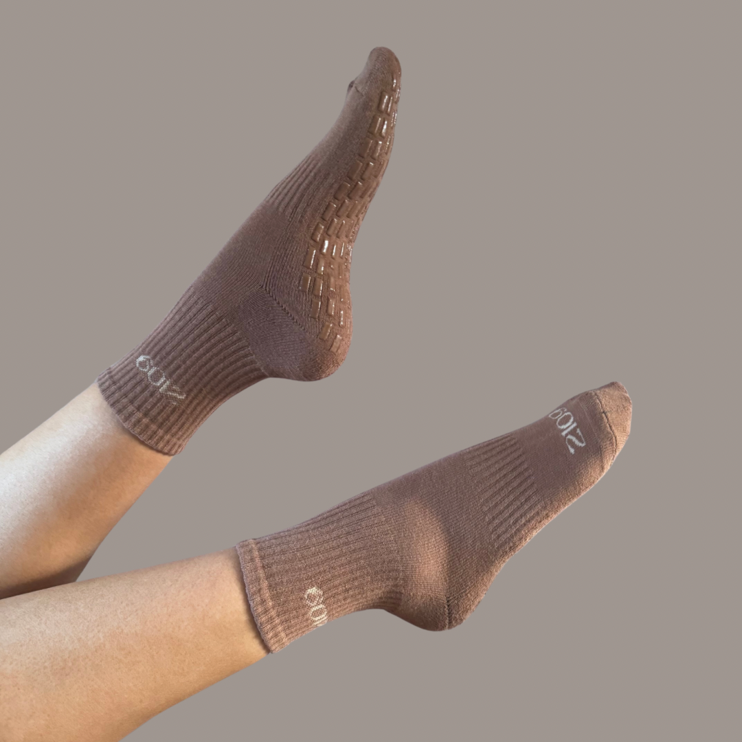 Ultimate Grip Crew Socks - Chocolate