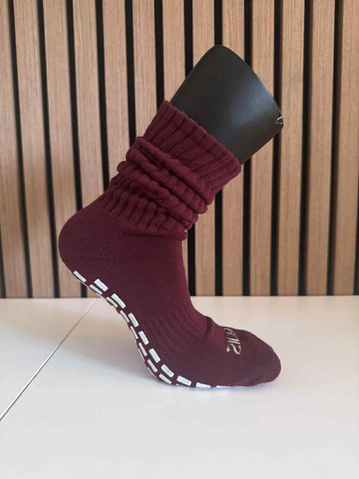 Ultimate Grip Regular Slouch Socks - Burgundy